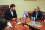 Андрею Григорьеву подарили в Якутске детектор дронов и снегоболотоход «Рысь»