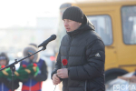 В Якутске общественность возложила цветы к памятнику Роману Дмитриеву