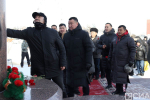 В Якутске общественность возложила цветы к памятнику Роману Дмитриеву