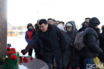 В Якутске общественность возложила цветы к памятнику Роману Дмитриеву