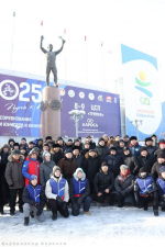В Якутске общественность возложила цветы к памятнику Роману Дмитриеву
