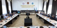 Глава Якутии провёл выездное совещание по ликвидации последствий паводка в Оймяконском и Абыйском районах - ГТРК Саха