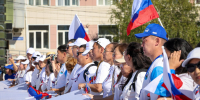 Огромный российский флаг развернули в центре Якутска - Якутское-Cаха ИА