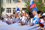 Огромный российский флаг развернули в центре Якутска