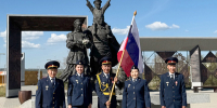 Сотрудники УФСИН приняли участие в акции «Под одним флагом», посвященной Дню Государственного флага Российской Федерации - УФСИН России по Республике Саха (Якутия)