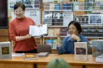 Дочь народного писателя Якутии Софрона Данилова передала книги из личной коллекции в дар Научной библиотеке СВФУ