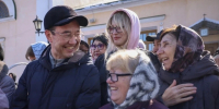 Айсен Николаев освятил пасхальные куличи в Преображенском соборе - ИА SakhaTime