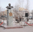В Якутске возложили цветы к памятнику Ивана Крафта - Администрация г. Якутск