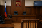 Бил кочергой и поленом: В Якутии мужчина предстал перед судом за вымогательство более 1 млн рублей у участника СВО